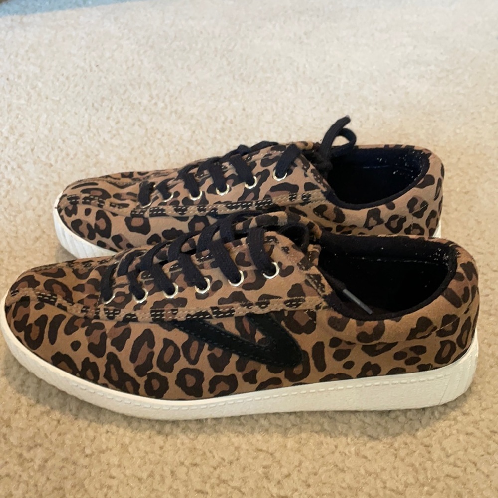 Women’s size 7.5 leopard Tretorn tennis shoes